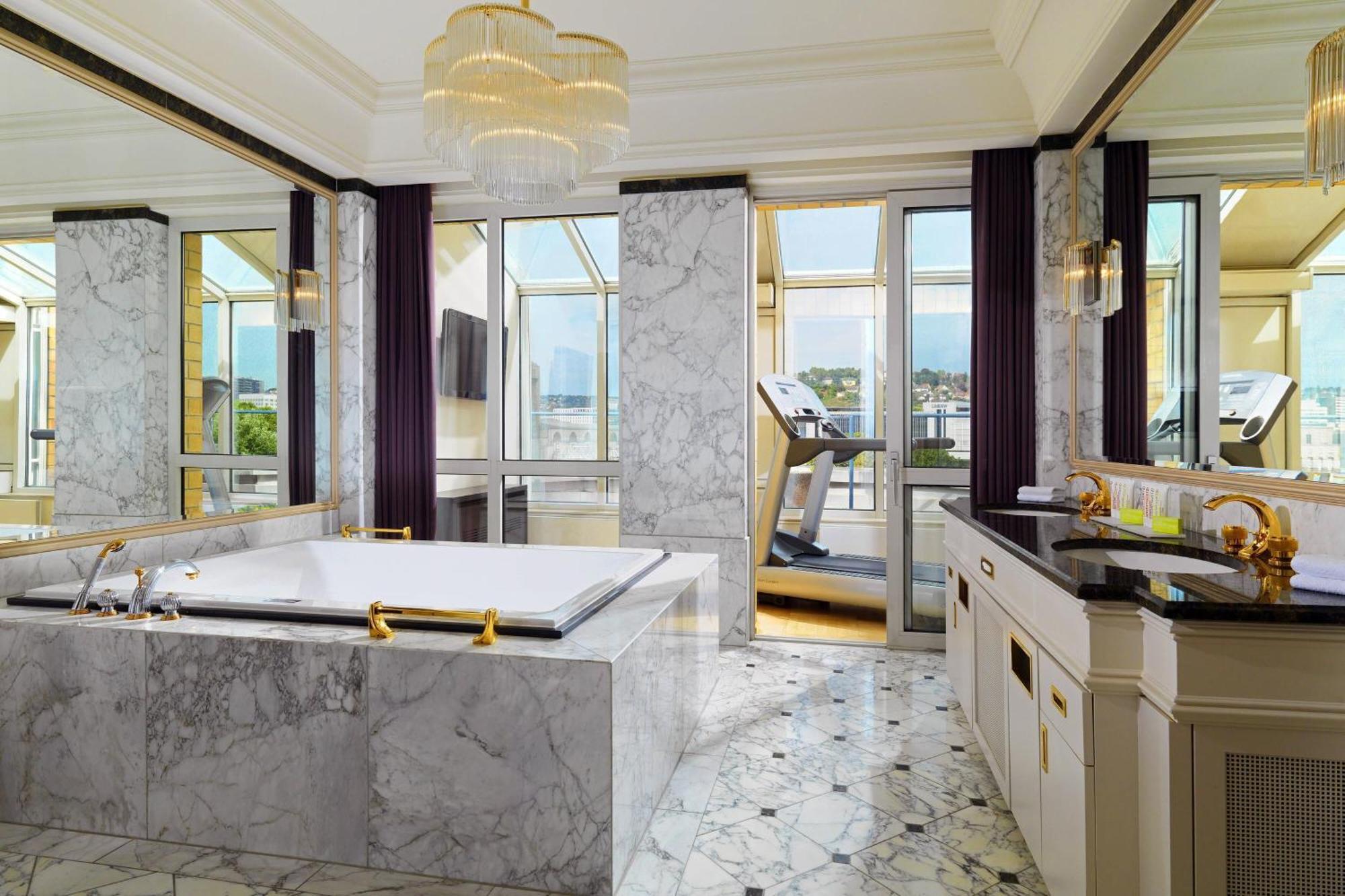 Le Meridien 5*